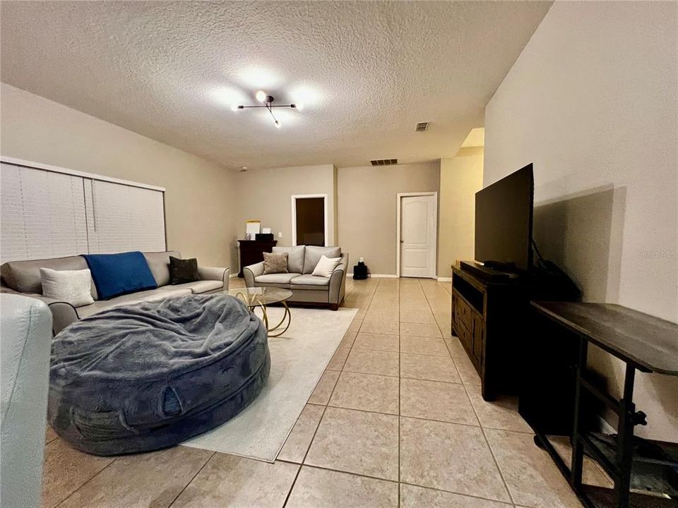 For Rent: $2,550 (3 beds, 2 baths, 1625 Square Feet)