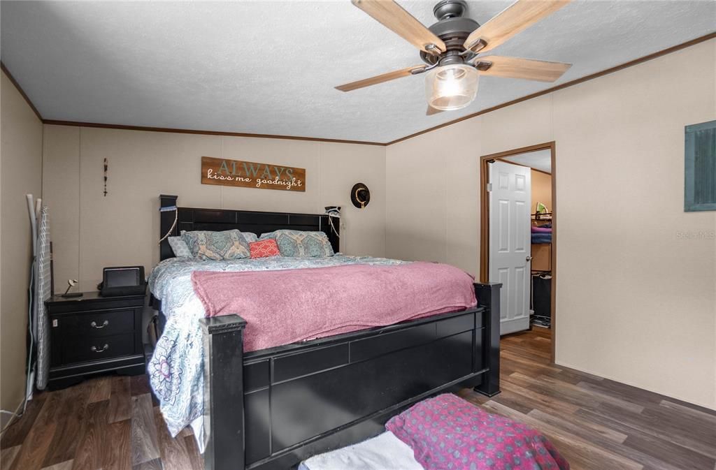 For Sale: $349,000 (5 beds, 3 baths, 2128 Square Feet)