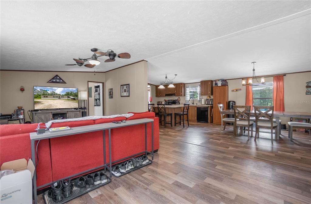 For Sale: $349,000 (5 beds, 3 baths, 2128 Square Feet)