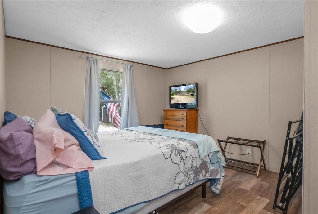 For Sale: $349,000 (5 beds, 3 baths, 2128 Square Feet)