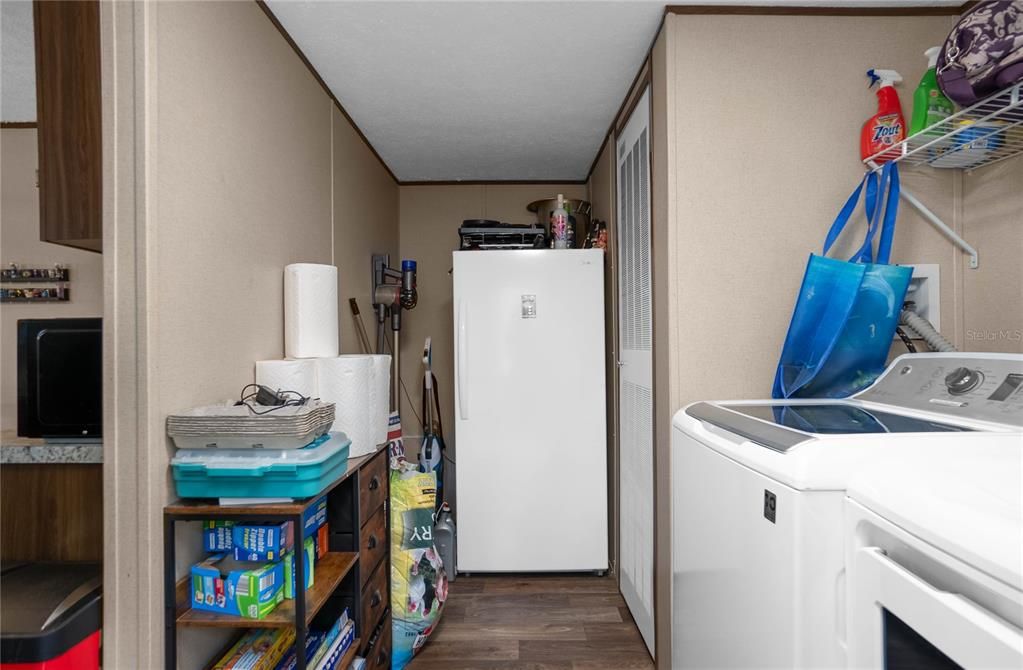 For Sale: $349,000 (5 beds, 3 baths, 2128 Square Feet)