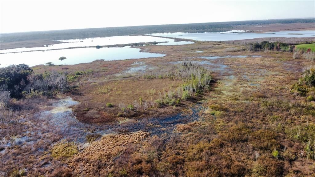 На продажу: $299,000 (35.17 acres)