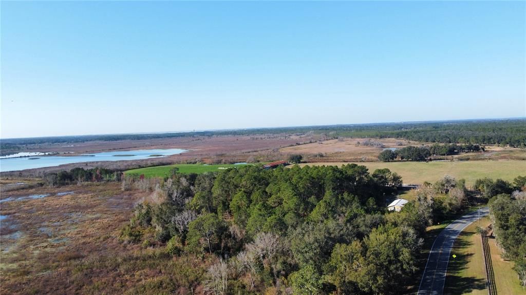 На продажу: $299,000 (35.17 acres)