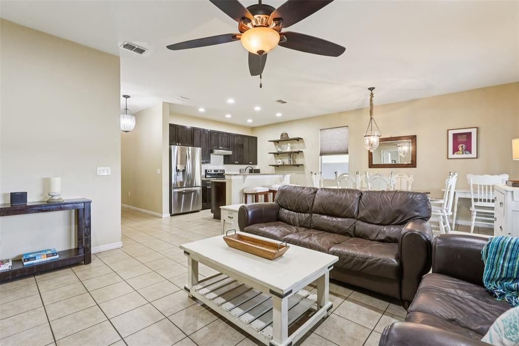 待售: $339,000 (4 贝兹, 2 浴室, 1686 平方英尺)