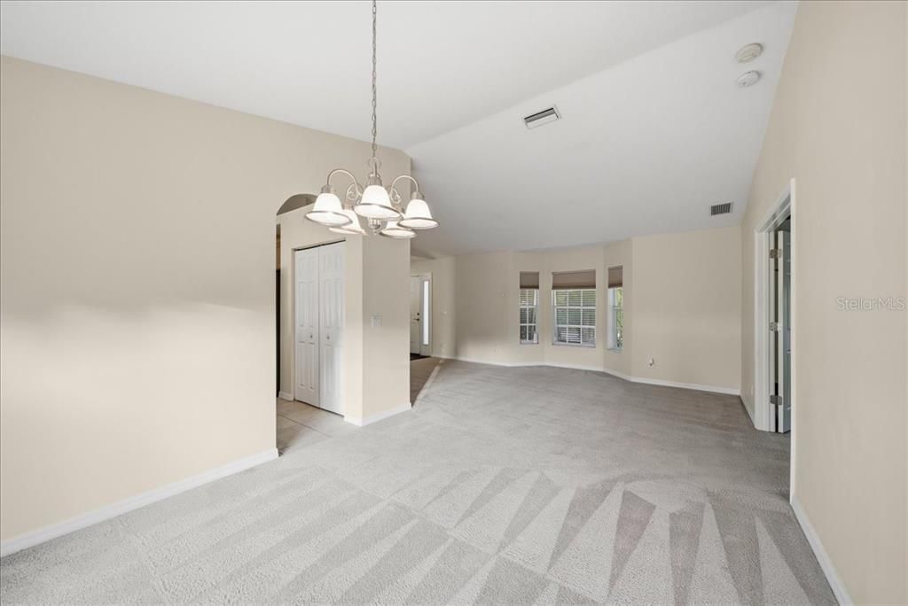 For Sale: $475,000 (3 beds, 2 baths, 1684 Square Feet)