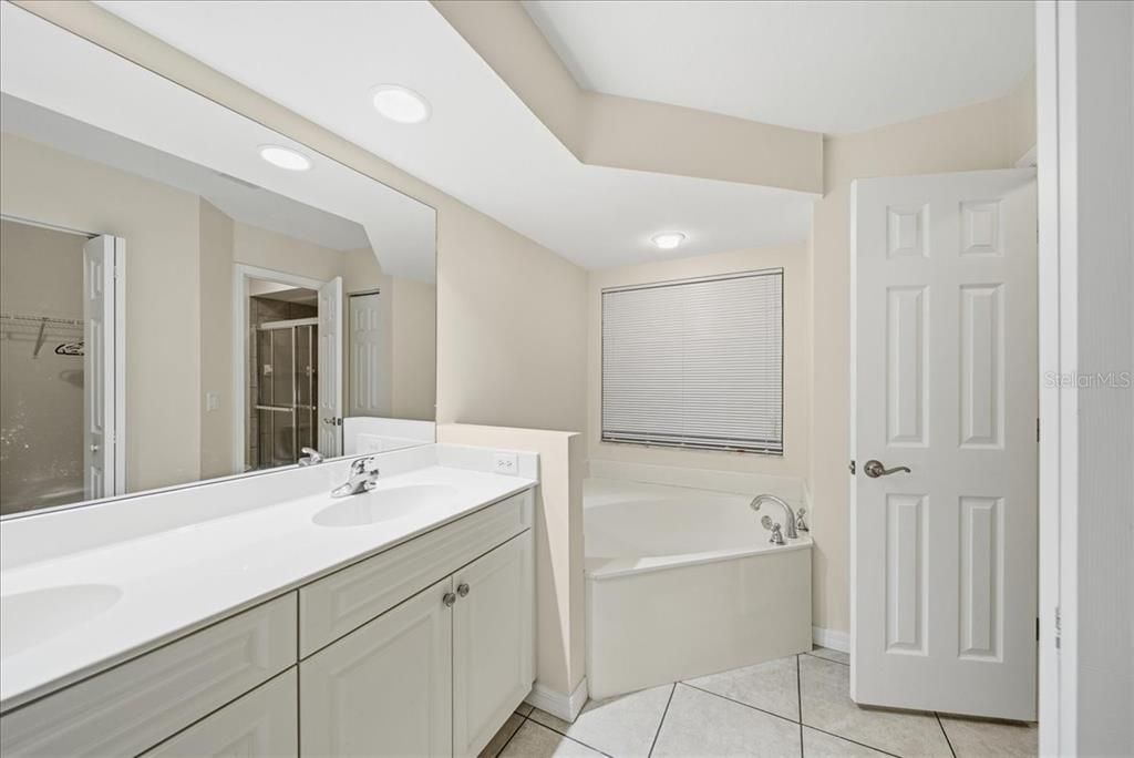 For Sale: $475,000 (3 beds, 2 baths, 1684 Square Feet)