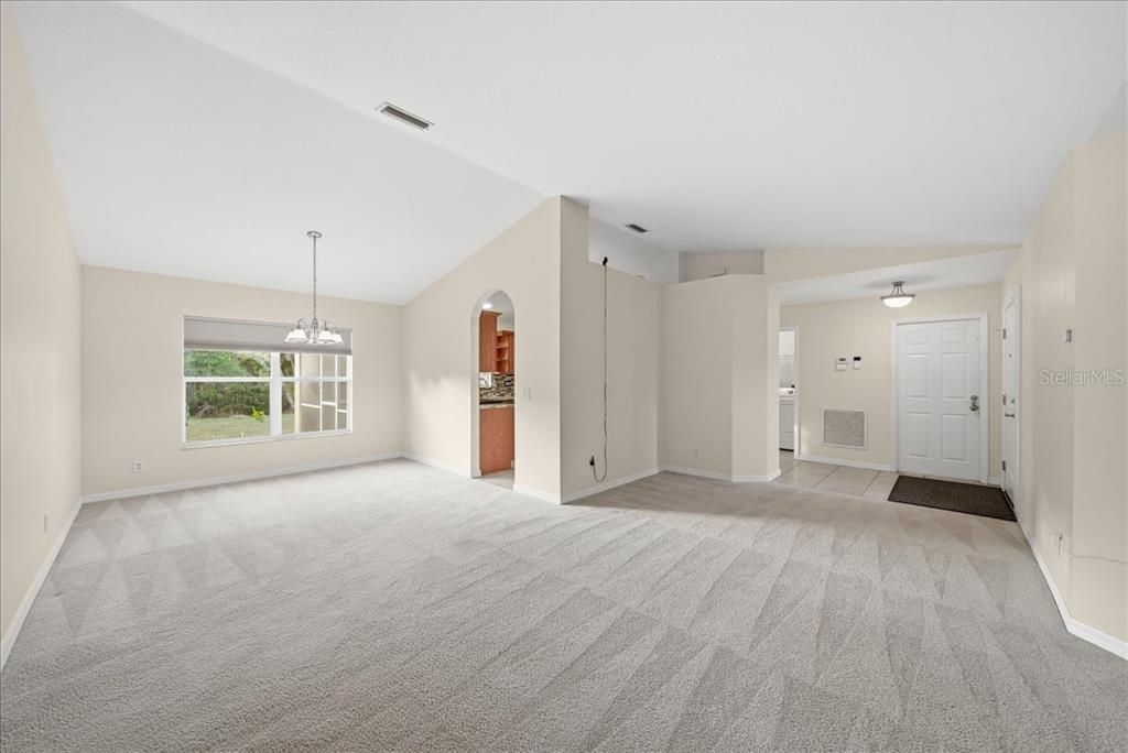 For Sale: $475,000 (3 beds, 2 baths, 1684 Square Feet)