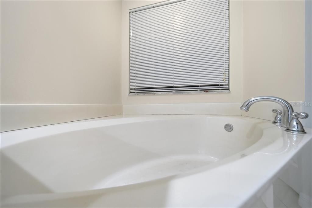 For Sale: $475,000 (3 beds, 2 baths, 1684 Square Feet)