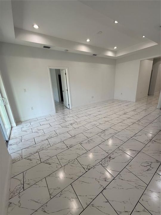 出租: $2,700 (6 贝兹, 3 浴室, 2363 平方英尺)