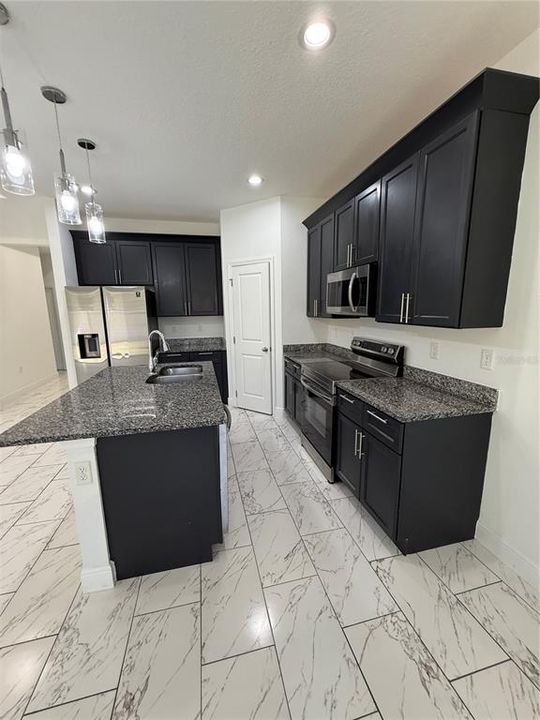 出租: $2,700 (6 贝兹, 3 浴室, 2363 平方英尺)