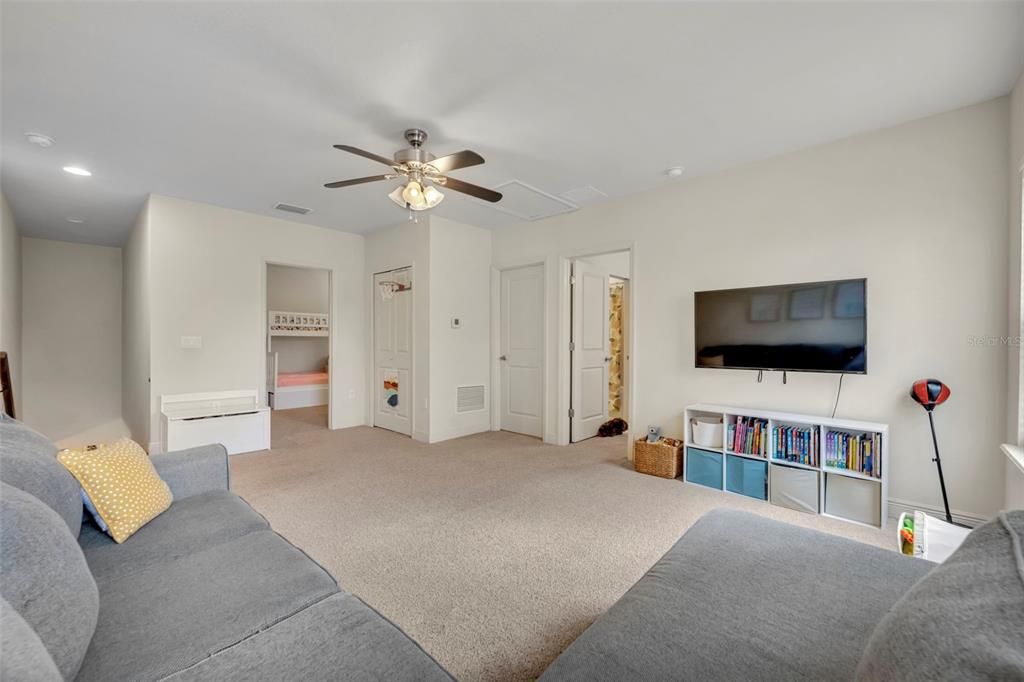 For Sale: $1,200,000 (5 beds, 3 baths, 2868 Square Feet)