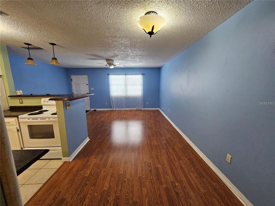 待售: $88,500 (1 贝兹, 1 浴室, 720 平方英尺)