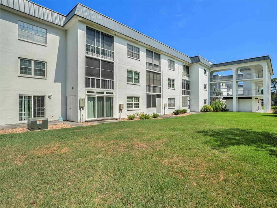 待售: $88,500 (1 贝兹, 1 浴室, 720 平方英尺)