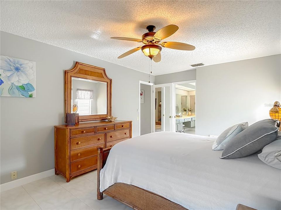 На продажу: $385,000 (3 спален, 2 ванн, 1648 Квадратных фут)