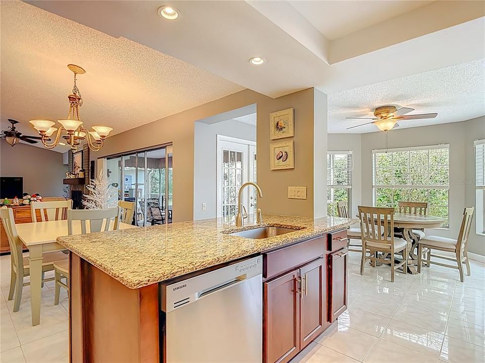 На продажу: $385,000 (3 спален, 2 ванн, 1648 Квадратных фут)