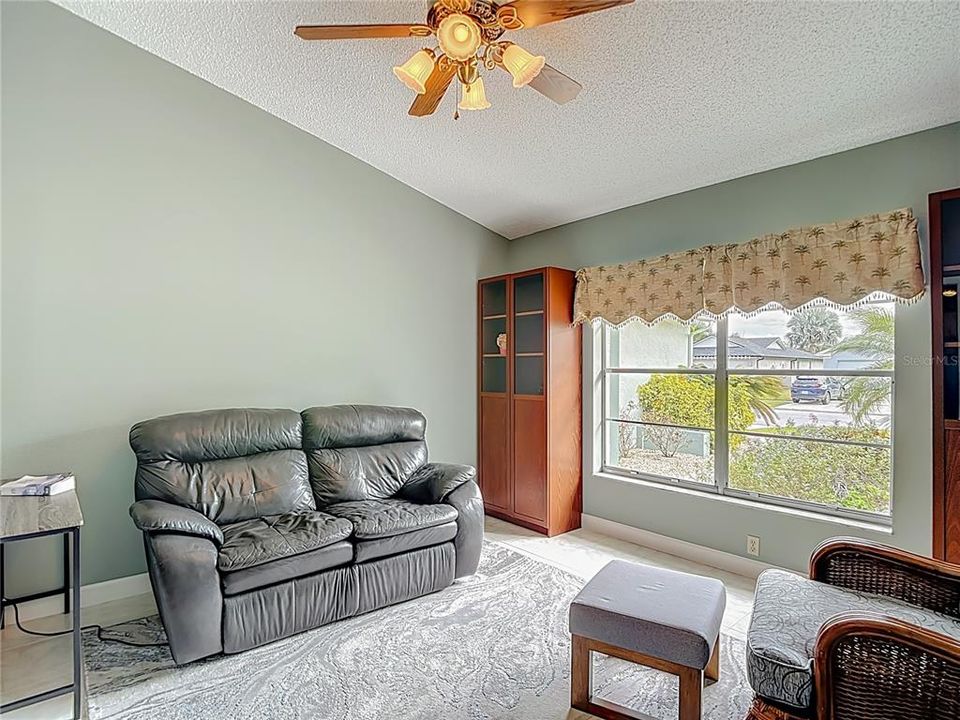 На продажу: $385,000 (3 спален, 2 ванн, 1648 Квадратных фут)