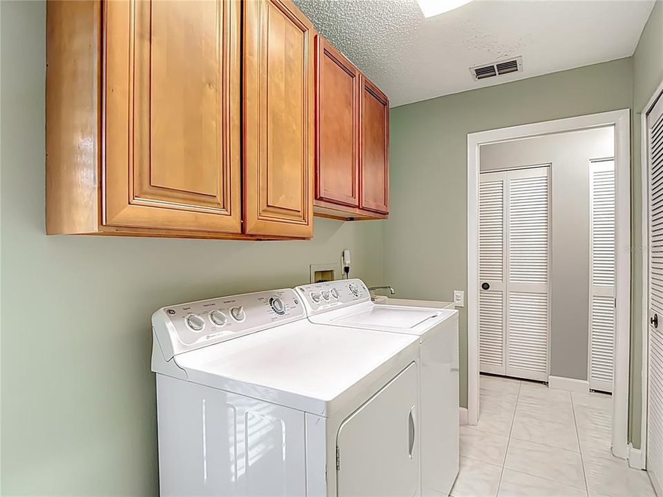 На продажу: $385,000 (3 спален, 2 ванн, 1648 Квадратных фут)