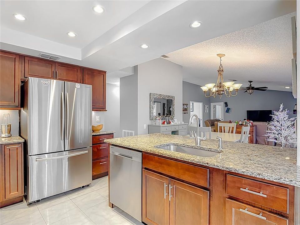 На продажу: $385,000 (3 спален, 2 ванн, 1648 Квадратных фут)