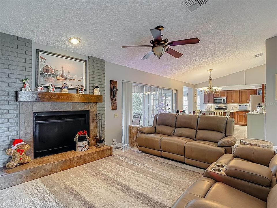 На продажу: $385,000 (3 спален, 2 ванн, 1648 Квадратных фут)