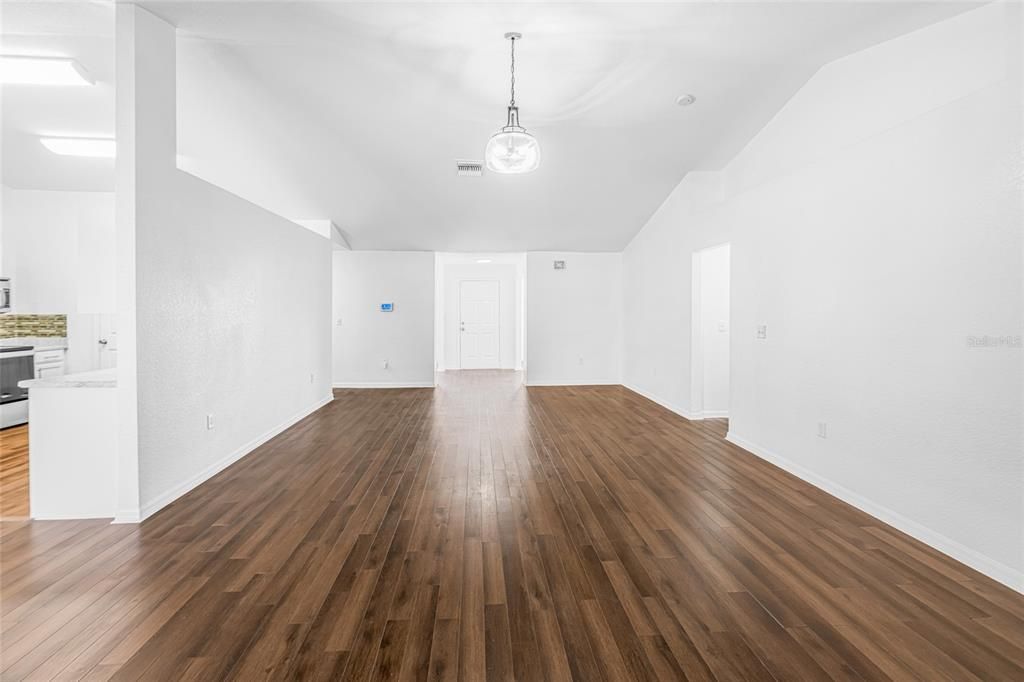 En Venta: $344,800 (4 camas, 2 baños, 2557 Pies cuadrados)