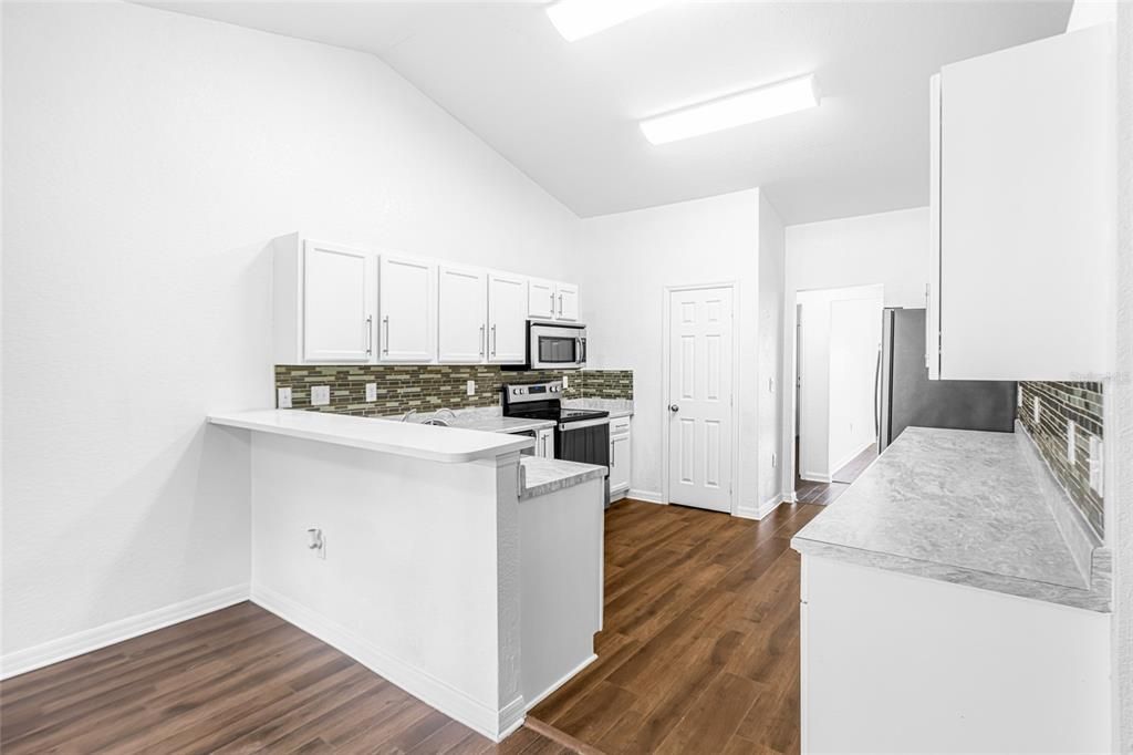 En Venta: $344,800 (4 camas, 2 baños, 2557 Pies cuadrados)