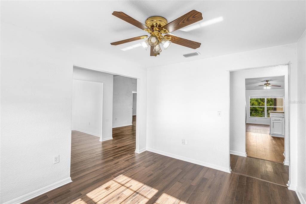 En Venta: $344,800 (4 camas, 2 baños, 2557 Pies cuadrados)