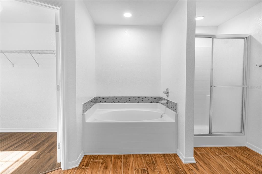 En Venta: $344,800 (4 camas, 2 baños, 2557 Pies cuadrados)