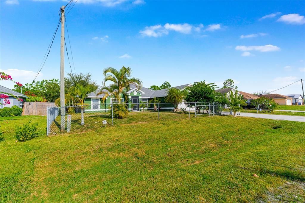 En Venta: $344,800 (4 camas, 2 baños, 2557 Pies cuadrados)