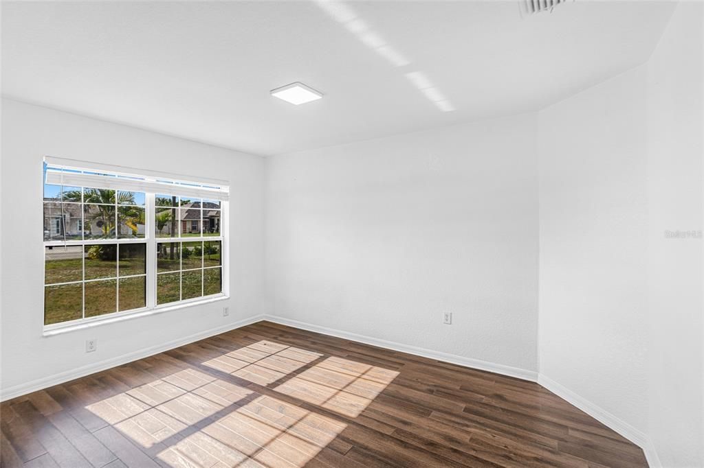 En Venta: $344,800 (4 camas, 2 baños, 2557 Pies cuadrados)