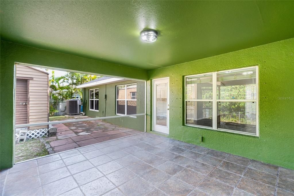 En Venta: $344,800 (4 camas, 2 baños, 2557 Pies cuadrados)