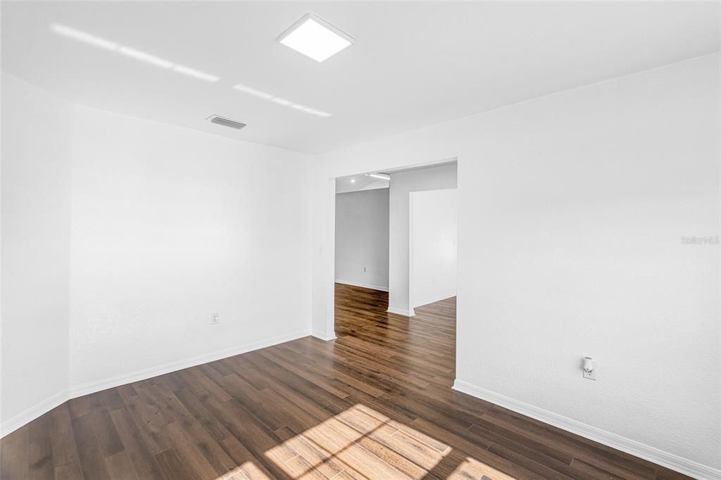 En Venta: $344,800 (4 camas, 2 baños, 2557 Pies cuadrados)