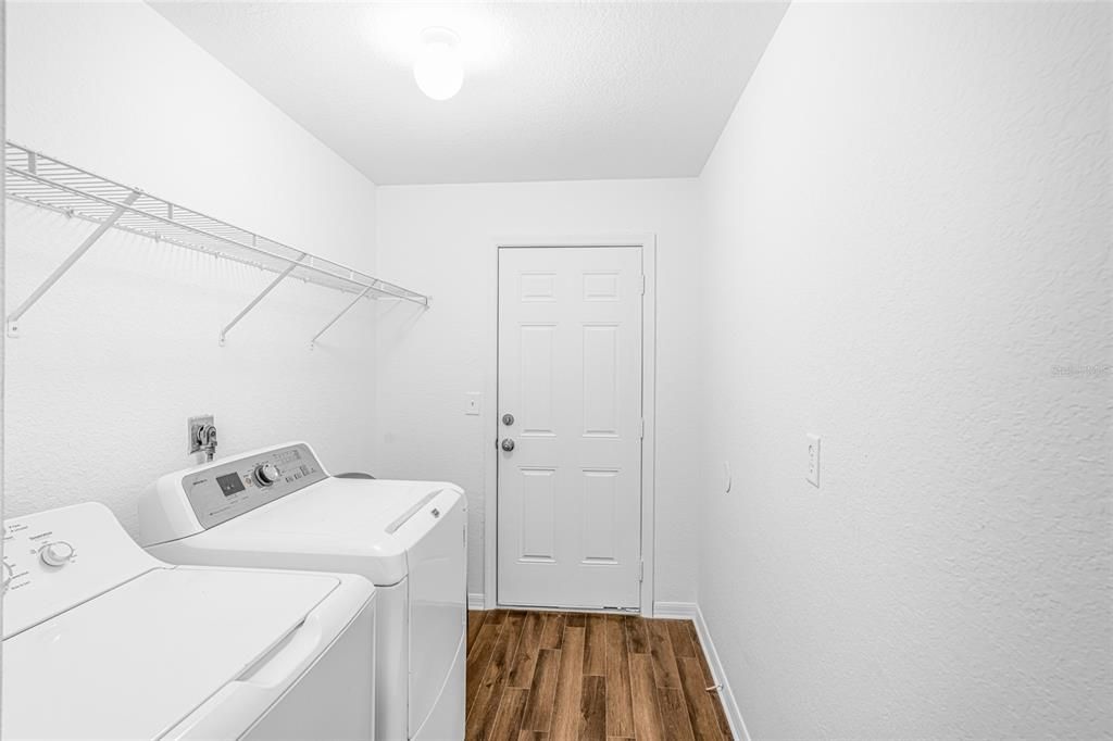 En Venta: $344,800 (4 camas, 2 baños, 2557 Pies cuadrados)