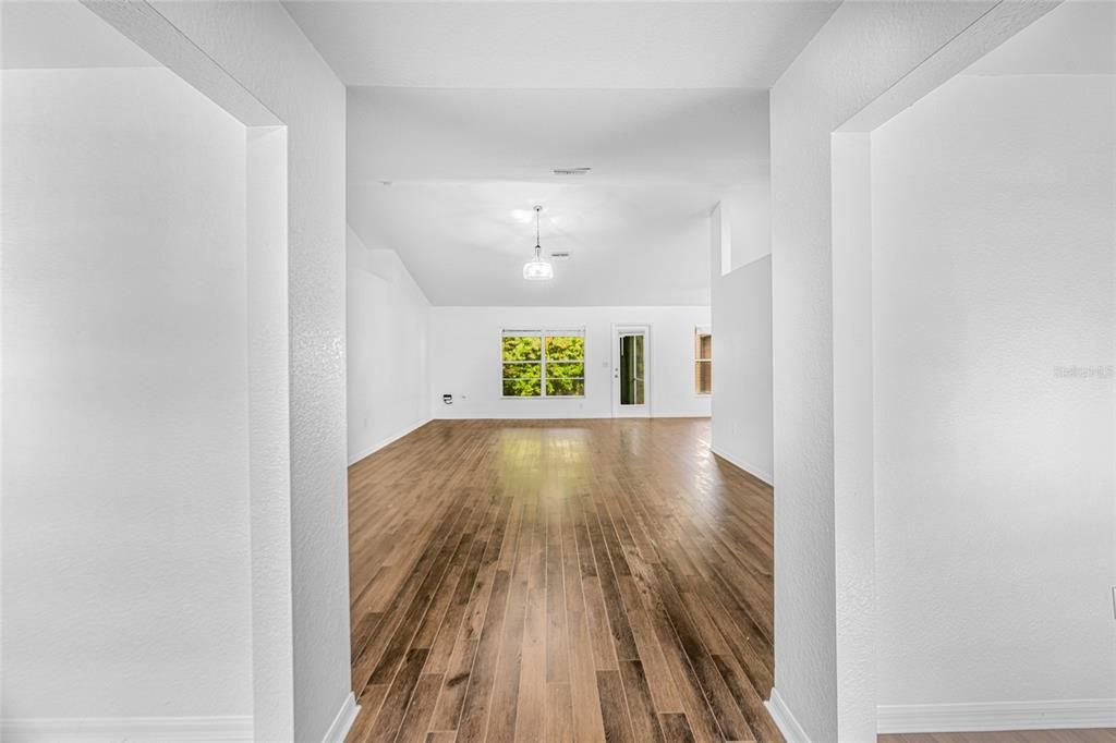 En Venta: $344,800 (4 camas, 2 baños, 2557 Pies cuadrados)