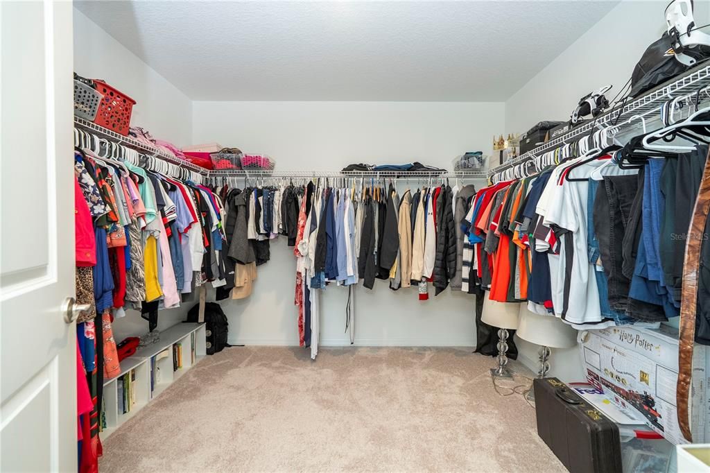 For Rent: $4,800 (5 beds, 4 baths, 3533 Square Feet)