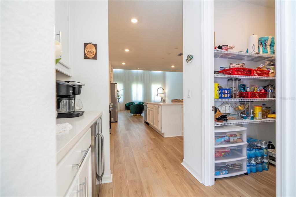 For Rent: $4,800 (5 beds, 4 baths, 3533 Square Feet)