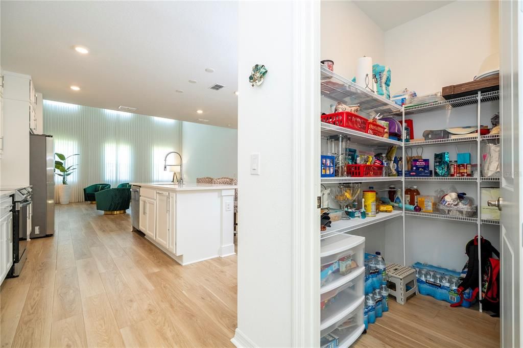 For Rent: $4,800 (5 beds, 4 baths, 3533 Square Feet)