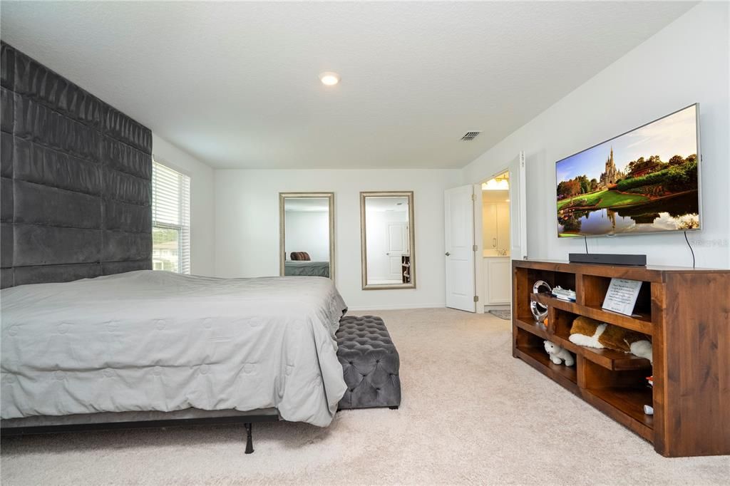 For Rent: $4,800 (5 beds, 4 baths, 3533 Square Feet)