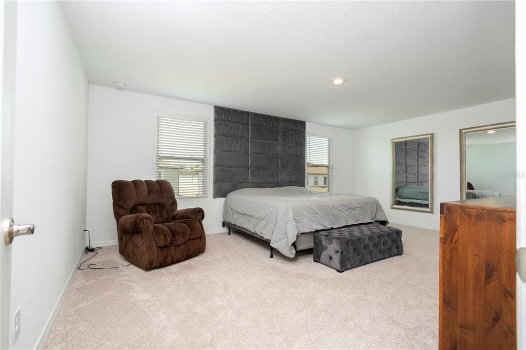 For Rent: $4,800 (5 beds, 4 baths, 3533 Square Feet)