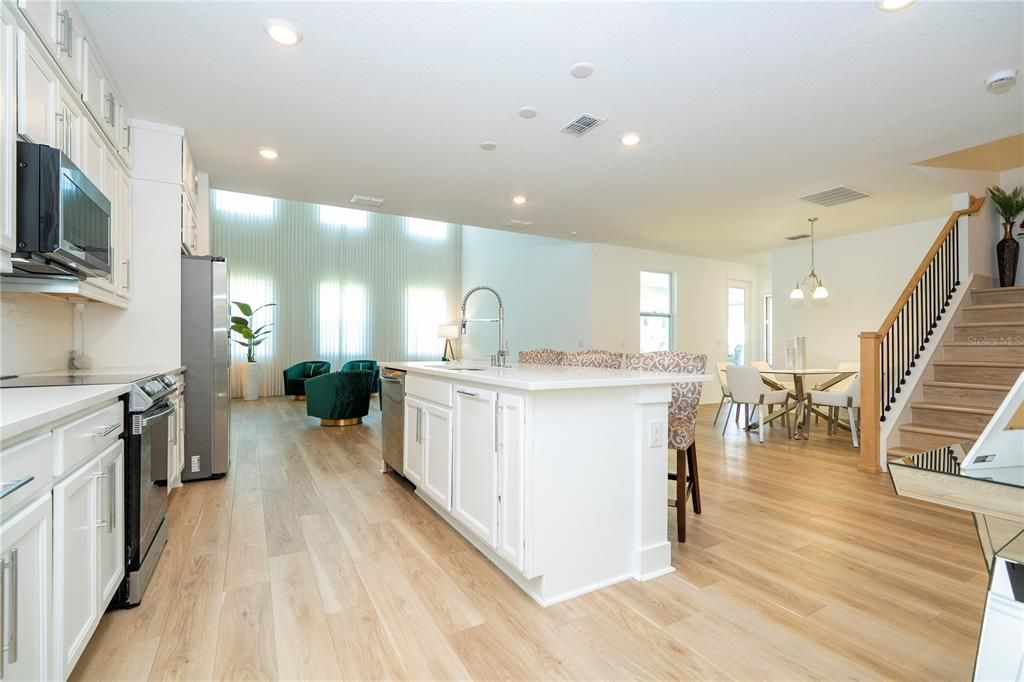 For Rent: $4,800 (5 beds, 4 baths, 3533 Square Feet)