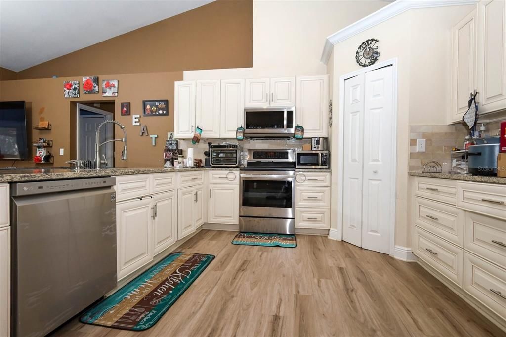 For Sale: $422,000 (3 beds, 2 baths, 1825 Square Feet)