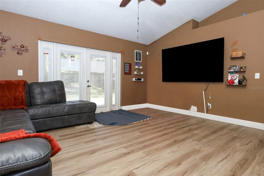 For Sale: $422,000 (3 beds, 2 baths, 1825 Square Feet)