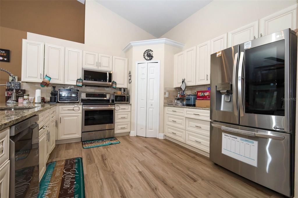 For Sale: $422,000 (3 beds, 2 baths, 1825 Square Feet)