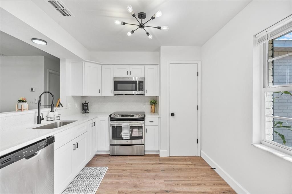 For Sale: $329,000 (3 beds, 2 baths, 1388 Square Feet)