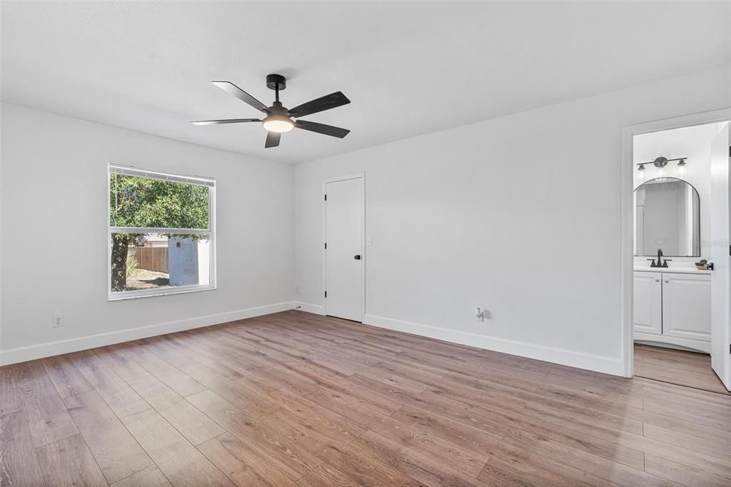 For Sale: $329,000 (3 beds, 2 baths, 1388 Square Feet)