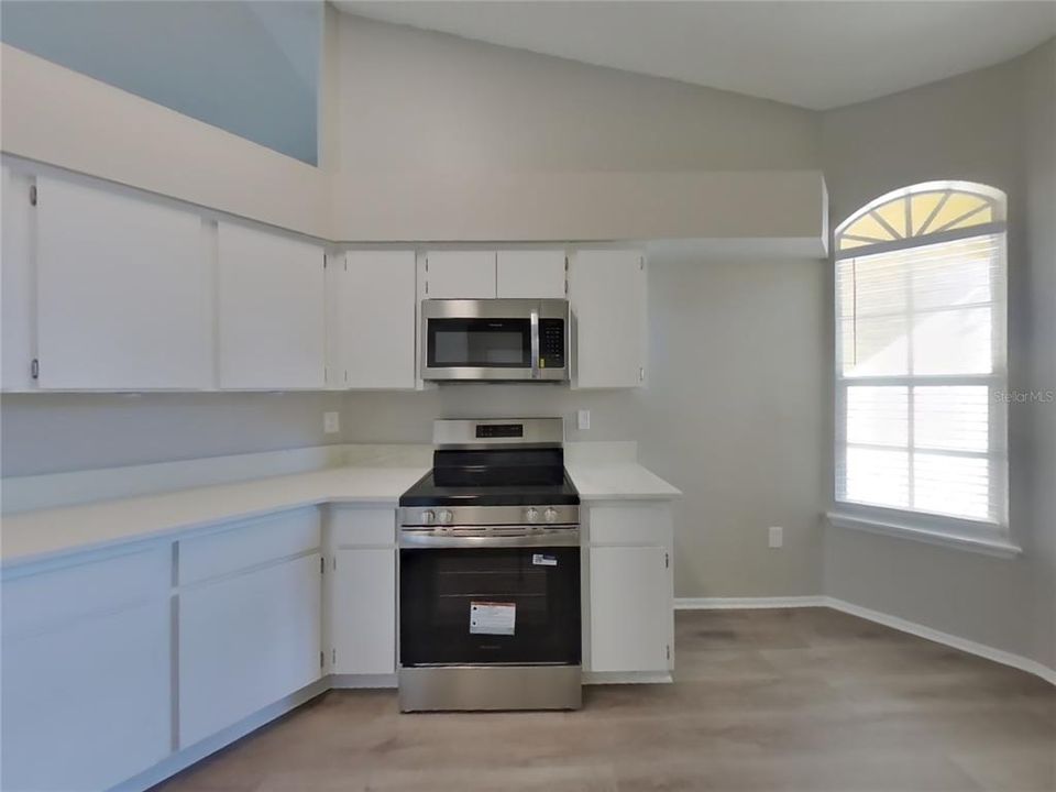 出租: $2,299 (4 贝兹, 2 浴室, 1608 平方英尺)