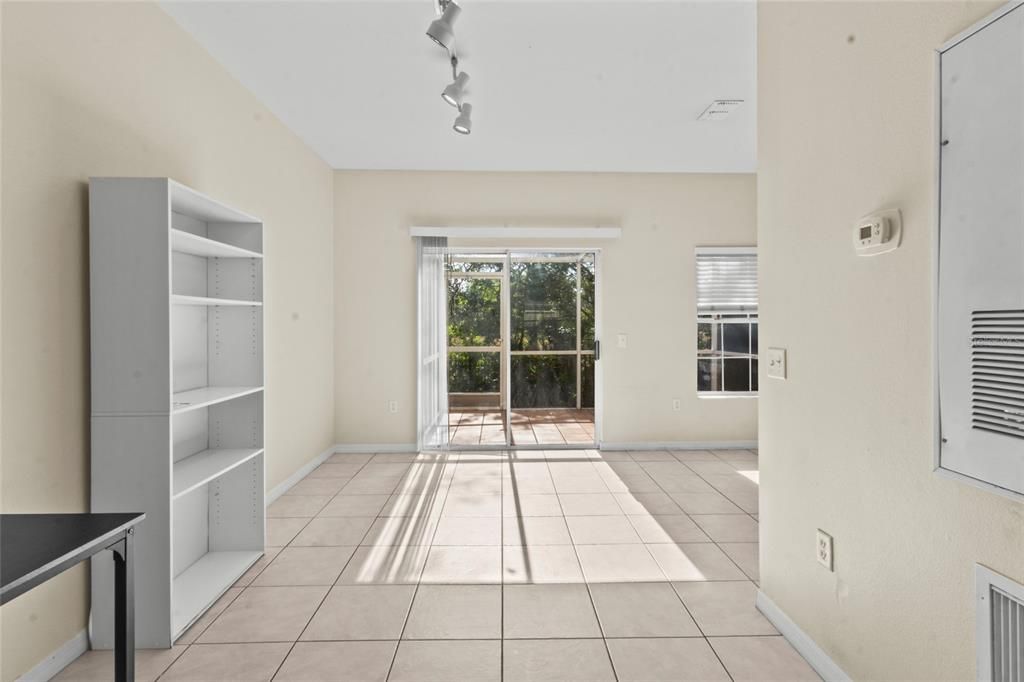 待售: $220,000 (2 贝兹, 2 浴室, 1156 平方英尺)