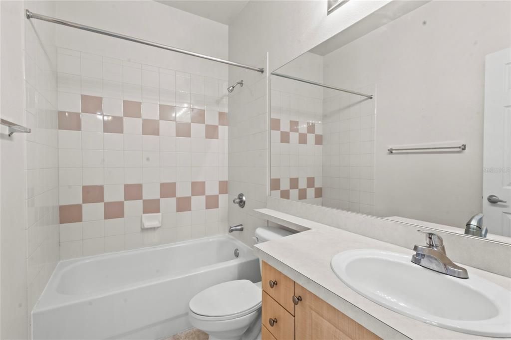 待售: $220,000 (2 贝兹, 2 浴室, 1156 平方英尺)