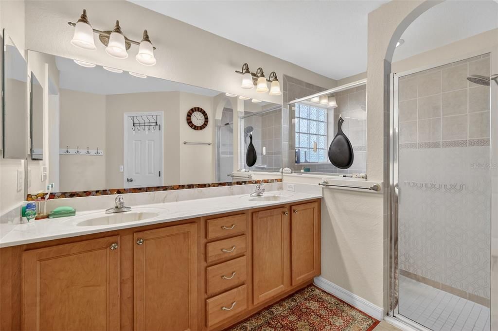 En Venta: $332,000 (2 camas, 2 baños, 1647 Pies cuadrados)