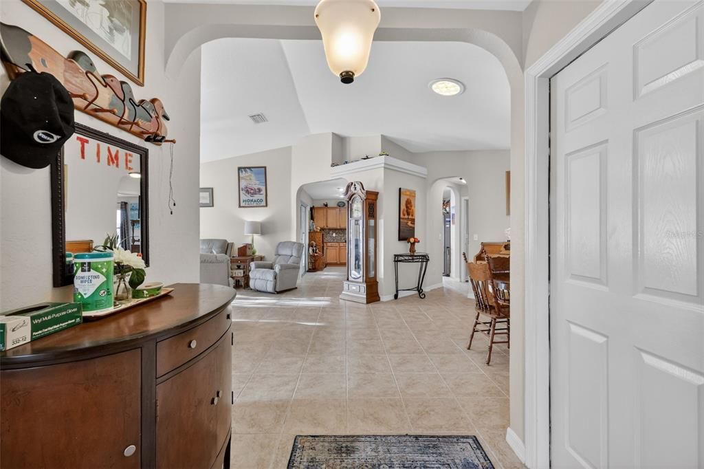 En Venta: $332,000 (2 camas, 2 baños, 1647 Pies cuadrados)