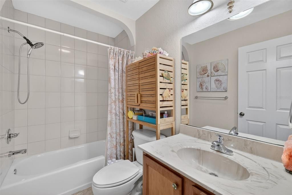 En Venta: $332,000 (2 camas, 2 baños, 1647 Pies cuadrados)